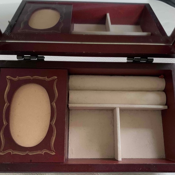 Wooden jewelry box - Picture 3 of 6